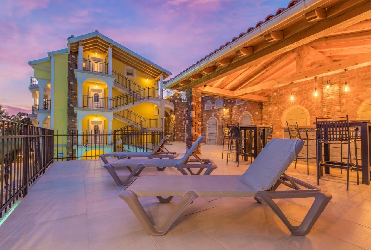 Palace Paulina Apartments Novi Vinodolski Eksteriør bilde